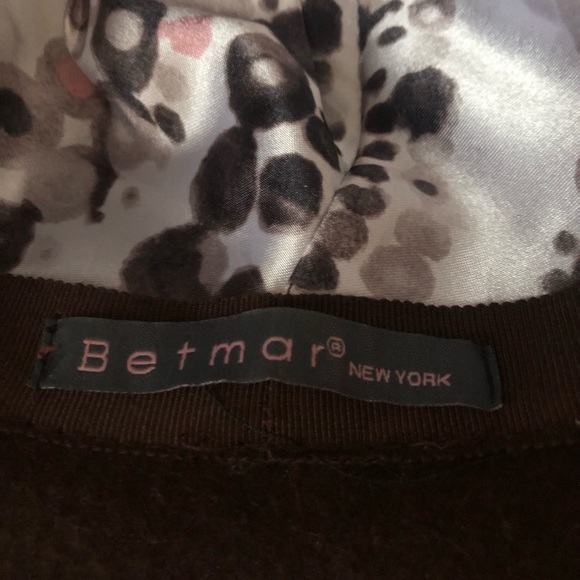 BETMAR New York logo.Chocolate brown vintageBowler Hat.Preowned good condition. - Picture 8 of 8